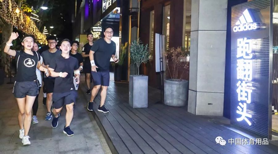 酷跑最新动态，小巷深处的独特风尚与隐藏小店探秘
